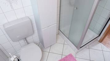 Shower, towels