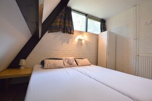 House | 3 bedrooms, individually furnished, bed sheets - Pet-friendly Getaway (Stramproy)