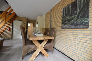 House | Dining - Pet-friendly Getaway (Stramproy)