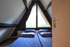 House | 3 bedrooms, individually furnished, bed sheets - Pet-friendly Getaway (Stramproy)