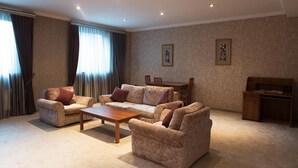 Deluxe Suite | Living area - Abu Arena Hotel (Baku)