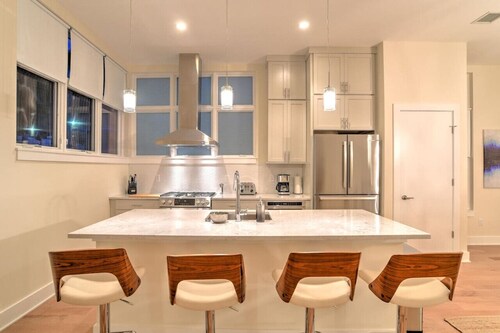 Downtown Townhome with Private Elevator