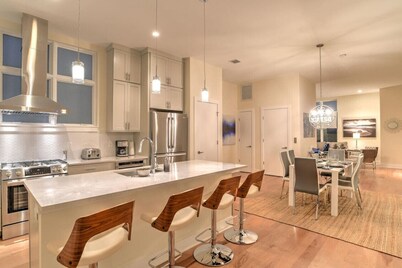 Downtown Townhome with Private Elevator