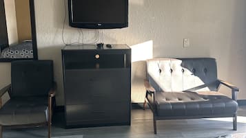 Ropa de cama de alta calidad, muebles diferentes y escritorio