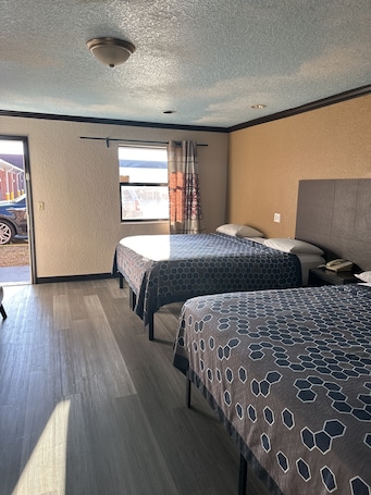 Ropa de cama de alta calidad, muebles diferentes y escritorio