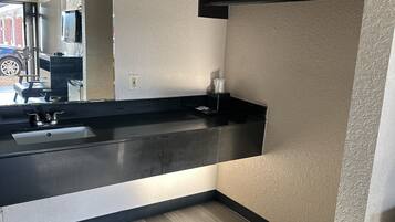 Comfort Room, Multiple Beds | Premium bedding, individually furnished, desk, free WiFi
