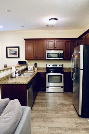 Microwave, dishwasher, coffee/tea maker, cookware/dishes/utensils - Bright, Spacious, New | Masters Week Getaway ★★★★★ (Augusta)