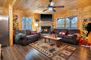 Televisión de pantalla plana, chimenea y tenis de mesa