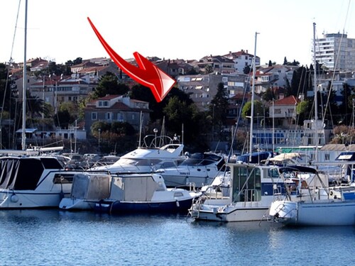 Apartment near the beach, marina, tennis club and great restaurants.