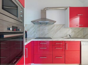 Fridge, microwave, oven, stovetop