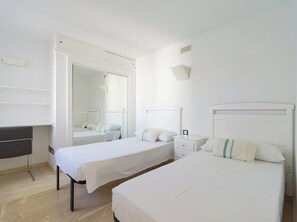 3 bedrooms, iron/ironing board, free WiFi, bed sheets