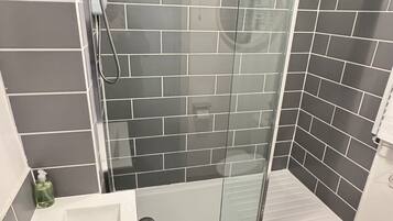Dusche, umweltfreundliche Kosmetikartikel