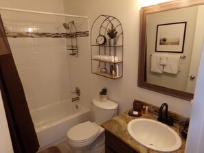 Combined shower/bathtub, hair dryer, towels