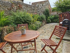 Outdoor dining - Pathways Holiday Cottage a delightful 18th century stone cottage in Derbyshire. (Old Higham)