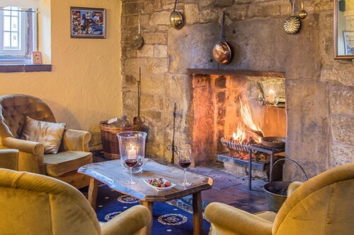 Pathways Holiday Cottage a delightful 18th century stone cottage in Derbyshire.