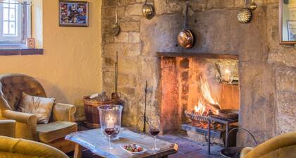 Pathways Holiday Cottage a delightful 18th century stone cottage in Derbyshire.