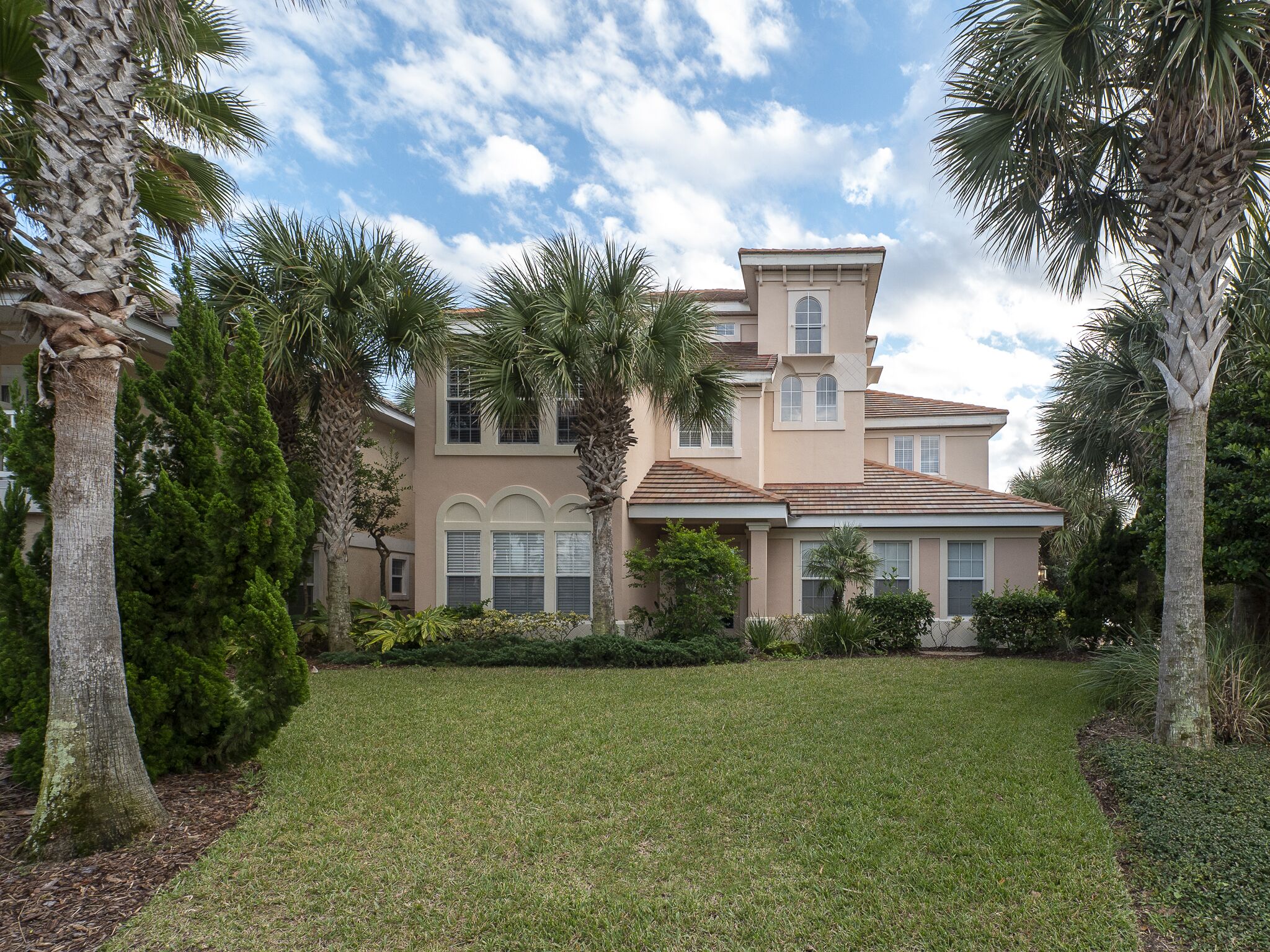Sea Star Palace | Pet Friendly, Pool, Beach Access