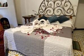 3 bedrooms, travel cot, free WiFi, bed sheets