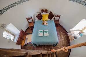 3 bedrooms, travel cot, free WiFi, bed sheets