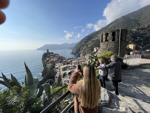 A coastal town with historic stone buildings, a cliffside view, and a body of water. - Muin a Ventu Historical Tower (Vernazza)