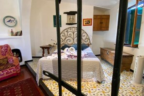 Unclassified image, 5 of 52, button