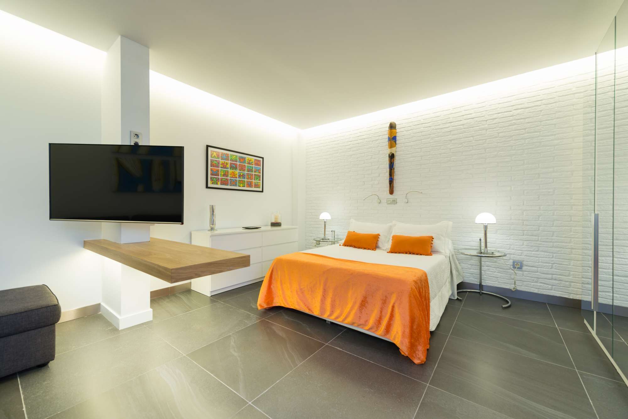 2 habitaciones, tabla de planchar con plancha y acceso a internet 