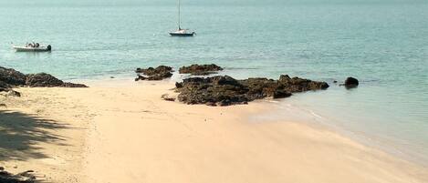 Una playa cerca