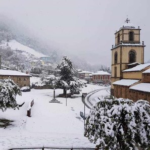 Property grounds - Valdecarzana Apartments. Braña El Tronco Senda del Oso, 3 km from San Martin. (Teverga)