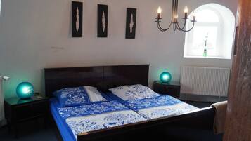 2 Schlafzimmer, Reisekinderbett, Bettwäsche