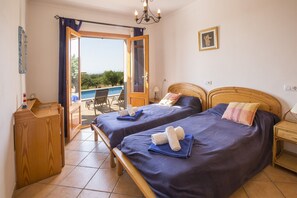 4 bedrooms, iron/ironing board, free WiFi, bed sheets - CAN MARINES - Villa with private pool in Calonge - Santanyí. Free WiFi. (Calonge)