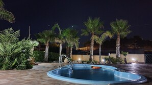 Outdoor spa tub - Villa Minoa  with private pool (San Vito Lo Capo)