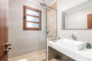 Shower, towels