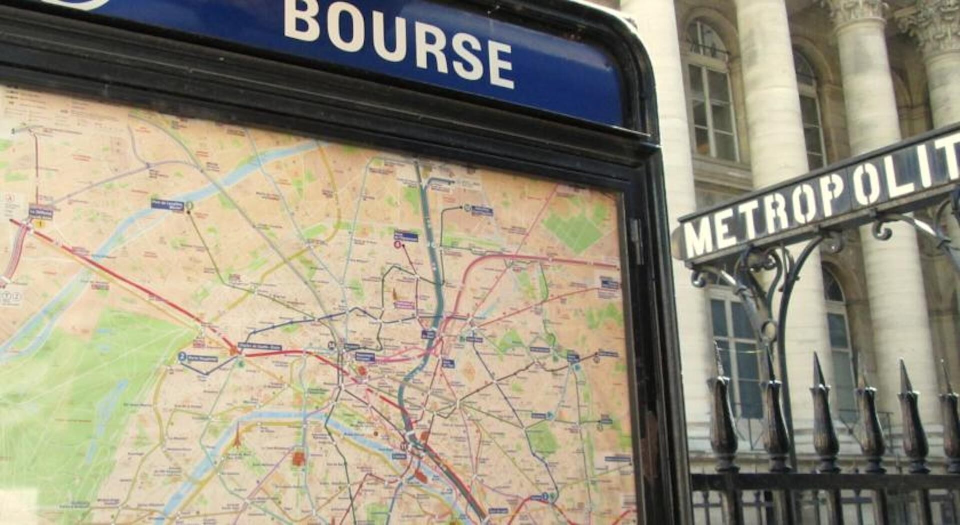 A bus with a map and signs for 'BOURSE' and 'METROPOLIT'.