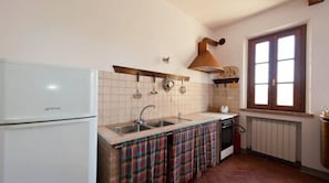 Refrigerador, horno, placa de cocina, cafetera/tetera