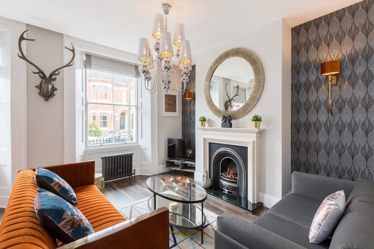 TV, peis og kontorer