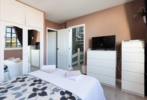 2 bedrooms, iron/ironing board, WiFi, bed sheets