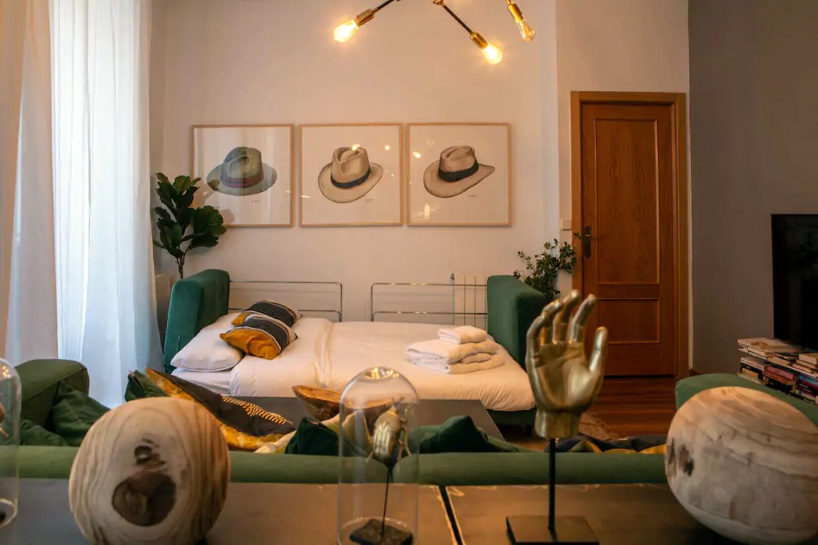 2 makuuhuonetta, silitysrauta/-lauta, ilmainen Wi-Fi, vuodevaatteet