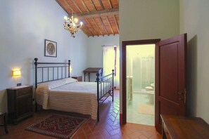 4 habitaciones, tabla de planchar con plancha y wifi gratis 