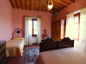 4 quartos, ferros/tábuas de passar roupa, Wi-Fi de cortesia