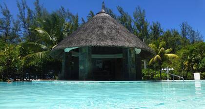 Ken 19 dans beau complexe avec piscine. 100m de la plage, wifi gratuit