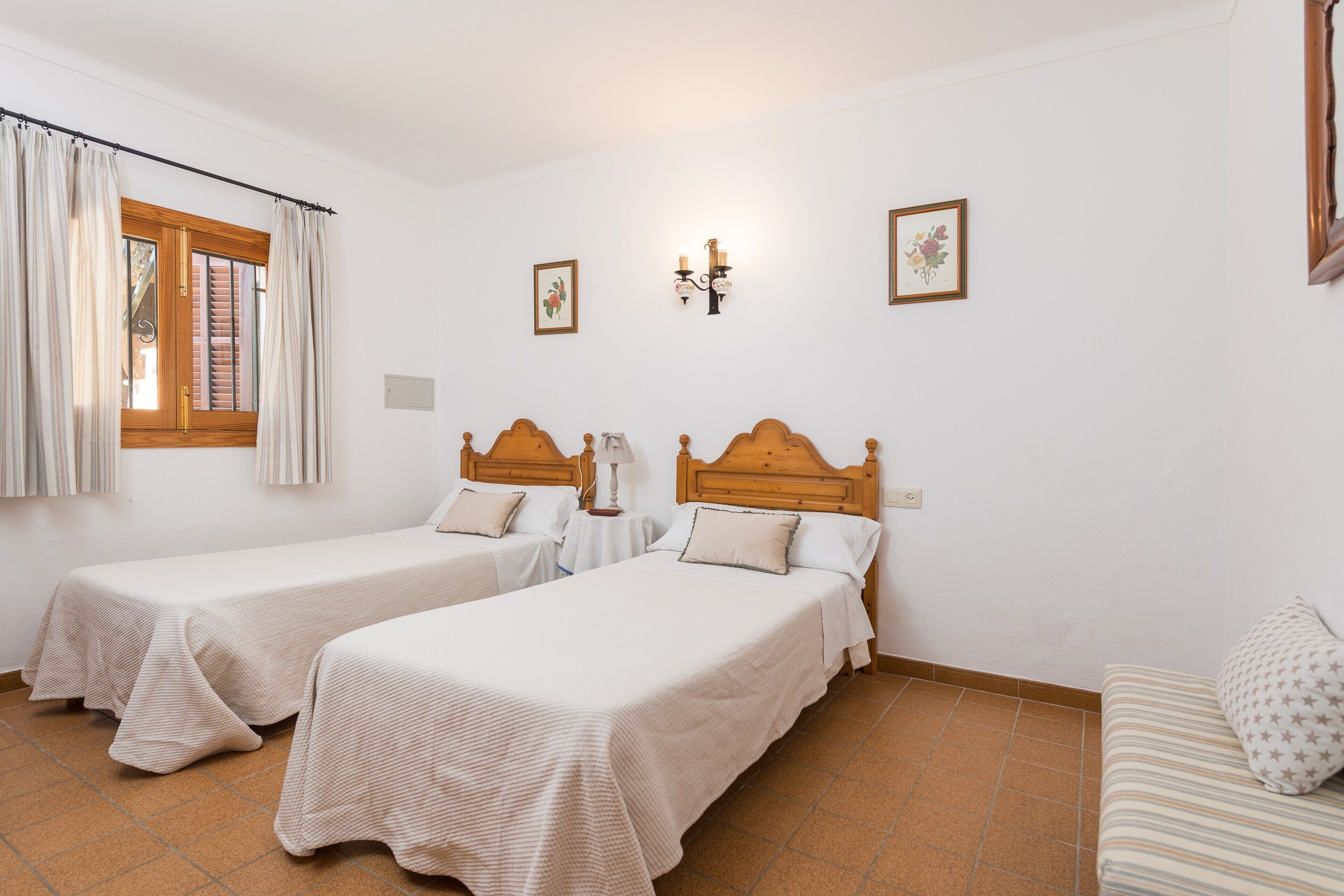 3 chambres, fer et planche à repasser, Wi-Fi gratuit, draps fournis