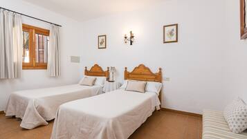 3 chambres, fer et planche à repasser, Wi-Fi gratuit, draps fournis