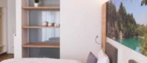 1 bedroom, desk, WiFi, bed sheets