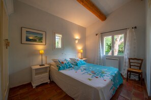 4 bedrooms, in-room safe, iron/ironing board, travel cot