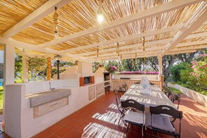 Outdoor dining - Villa Le Rocce - Five Bedroom Villa, Sleeps 10 (Porto Rotondo)