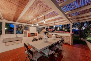 Outdoor dining - Villa Le Rocce - Five Bedroom Villa, Sleeps 10 (Porto Rotondo)
