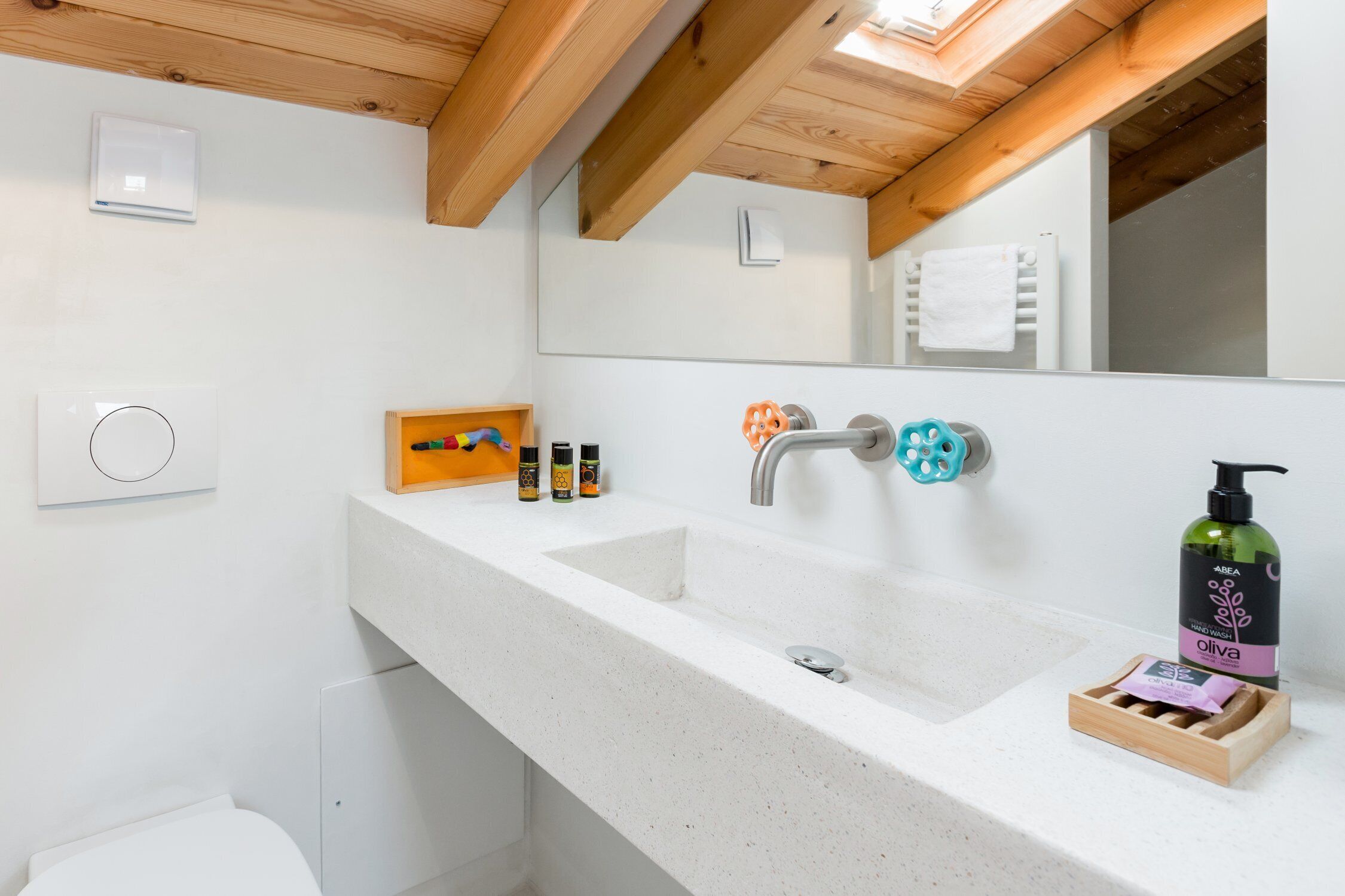 Full bathroom on the attic with high aesthetics and quality materials.