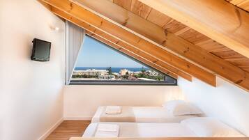 5 bedrooms, in-room safe, desk, iron/ironing board