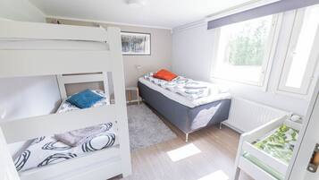 3 bedrooms, in-room safe, iron/ironing board, WiFi