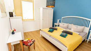 3 bedrooms, iron/ironing board, free WiFi, bed sheets